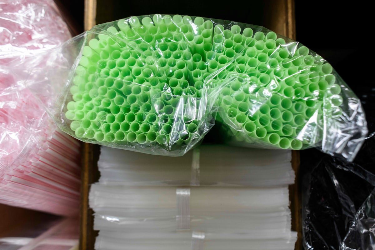 Vendredi, Pierre Poilievre a promis de renverser l’interdiction des plastiques à usage unique.