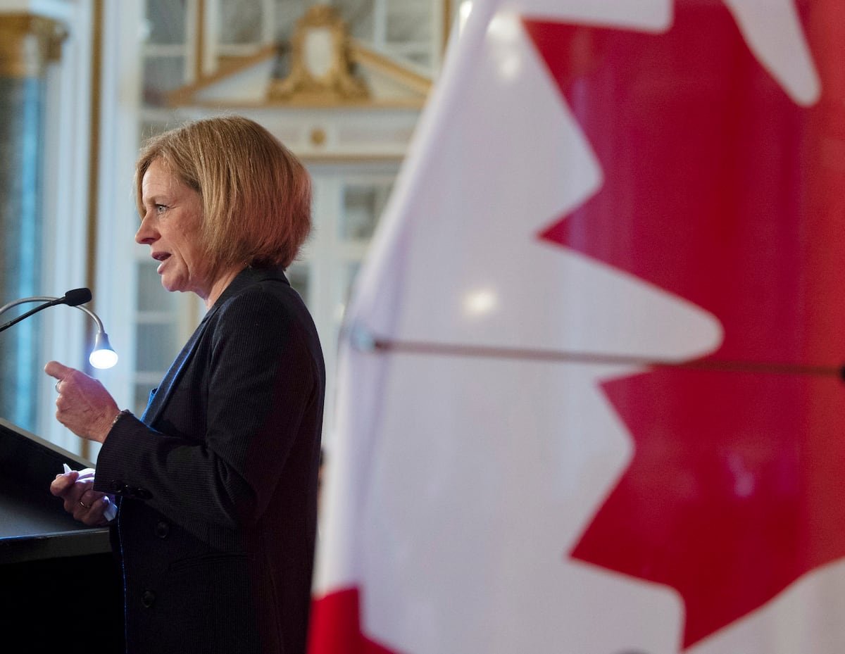 Rachel Notley, la première ministre néodémocrate d’Alberta, s'est mérité des «lock her up» imprimés sur des t-shirts vendus par Rebel News.