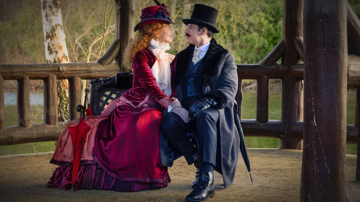 Sandrine Kiberlain et Laurent Laffite dans <i>La Divine</i>, que le cinéaste Guillaume Nicloux consacre à Sarah Bernhardt.