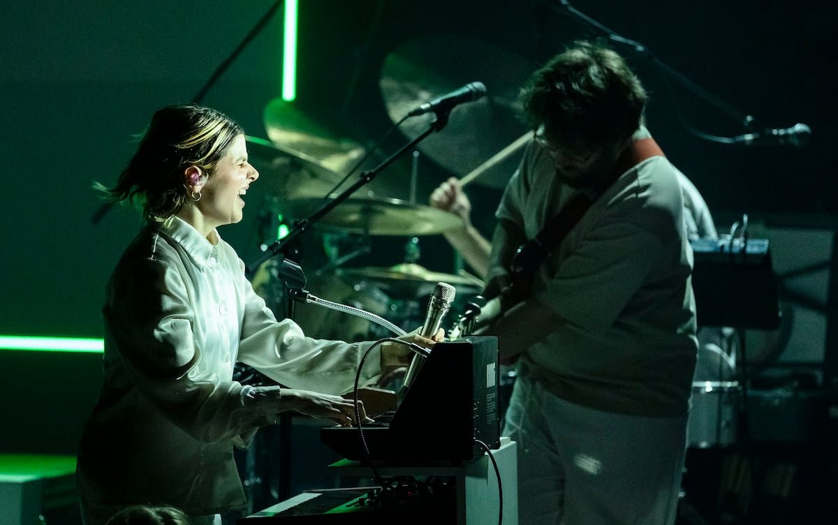 Après cet arrêt à Québec, Klô Pelgag se dirige vers le MTelus le 1er mai. Par la suite, elle sera à Sherbrooke le 10 mai, au Festival de la chanson de Tadoussac le 14 juin et à Gatineau le 19 juin, entre autres.