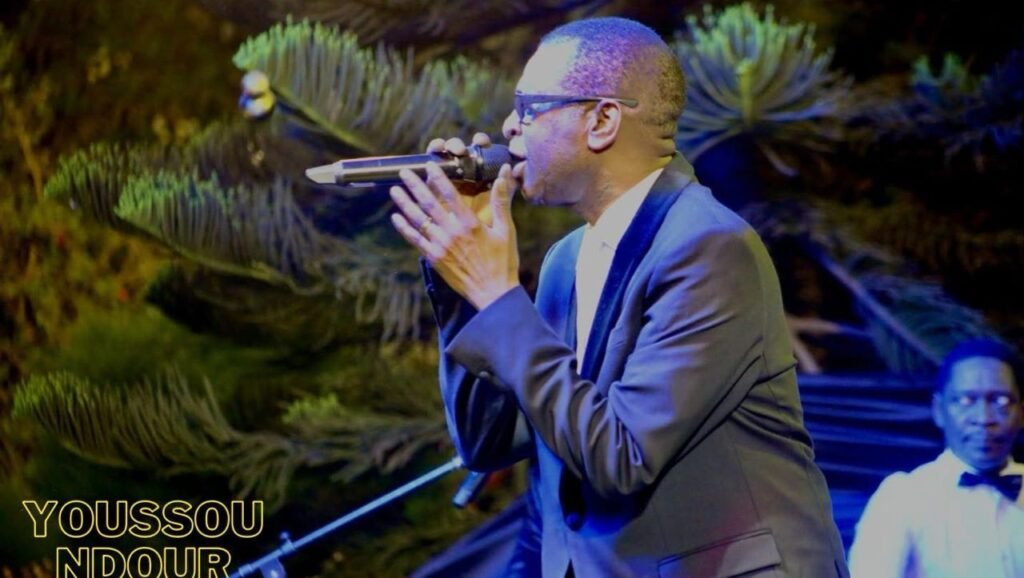 Youssou N’Dour revient sur scène avec un nouvel album « Eclairer le monde »