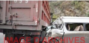 RN1 – Goudiry : Un choc entre camion et voiture fait un mort, les secours en difficulté