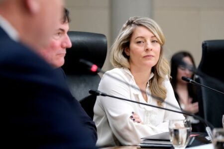 Acier et aluminium: «Il y a urgence en la demeure», dit Joly