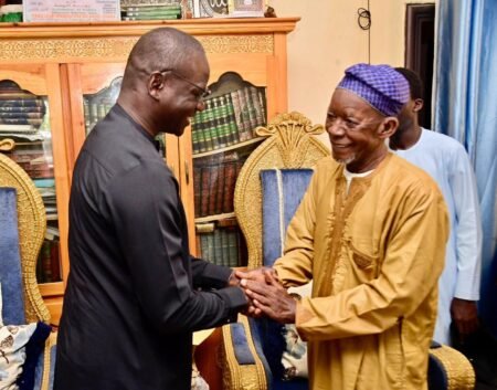 Médina Baye : Rencontre bénie entre le Ministre Abdourahmane Diouf et le Khalife Cheikh Mahi Niass (photos)