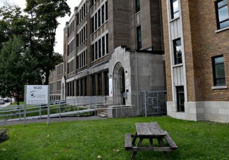 Un bout de plafond s’effondre dans une école de Québec