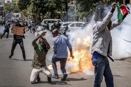 Kenya: un policier tire à bout portant, les manifestations dégénèrent à Nairobi
