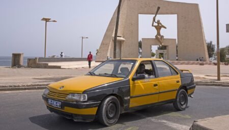 Scandale à Soumbédioune : un taximan et sa passagère déférés pour outrage à la pudeur