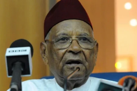 Hommage national au Pr. Mbow : Le président Diomaye reporte la cérémonie.