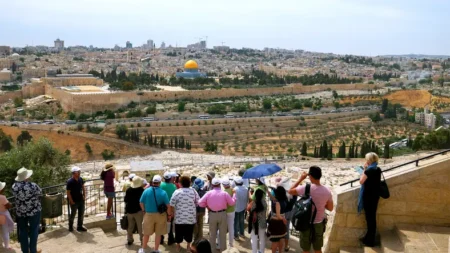 Israël : 22 000 touristes veulent fuir le pays après les bombardements iraniens