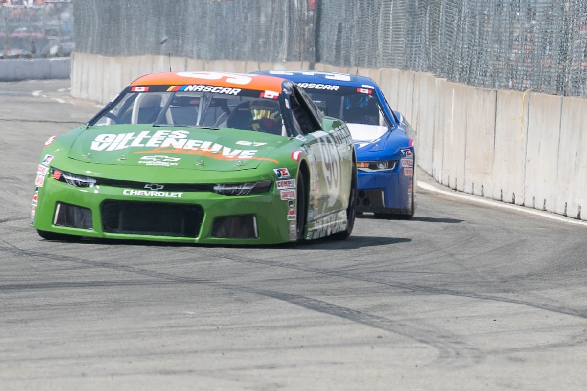 Entre les murs de béton du circuit trifluvien, les voitures NASCAR vont souffrir dimanche après-midi.
