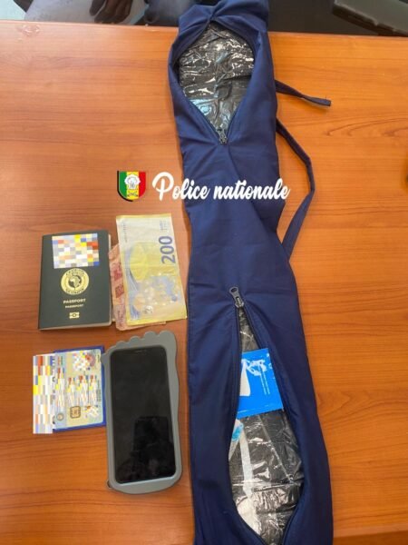 Trafic de drogue : une mule en partance de Praia interceptée à l’aéroport avec un kilo de cocaïne