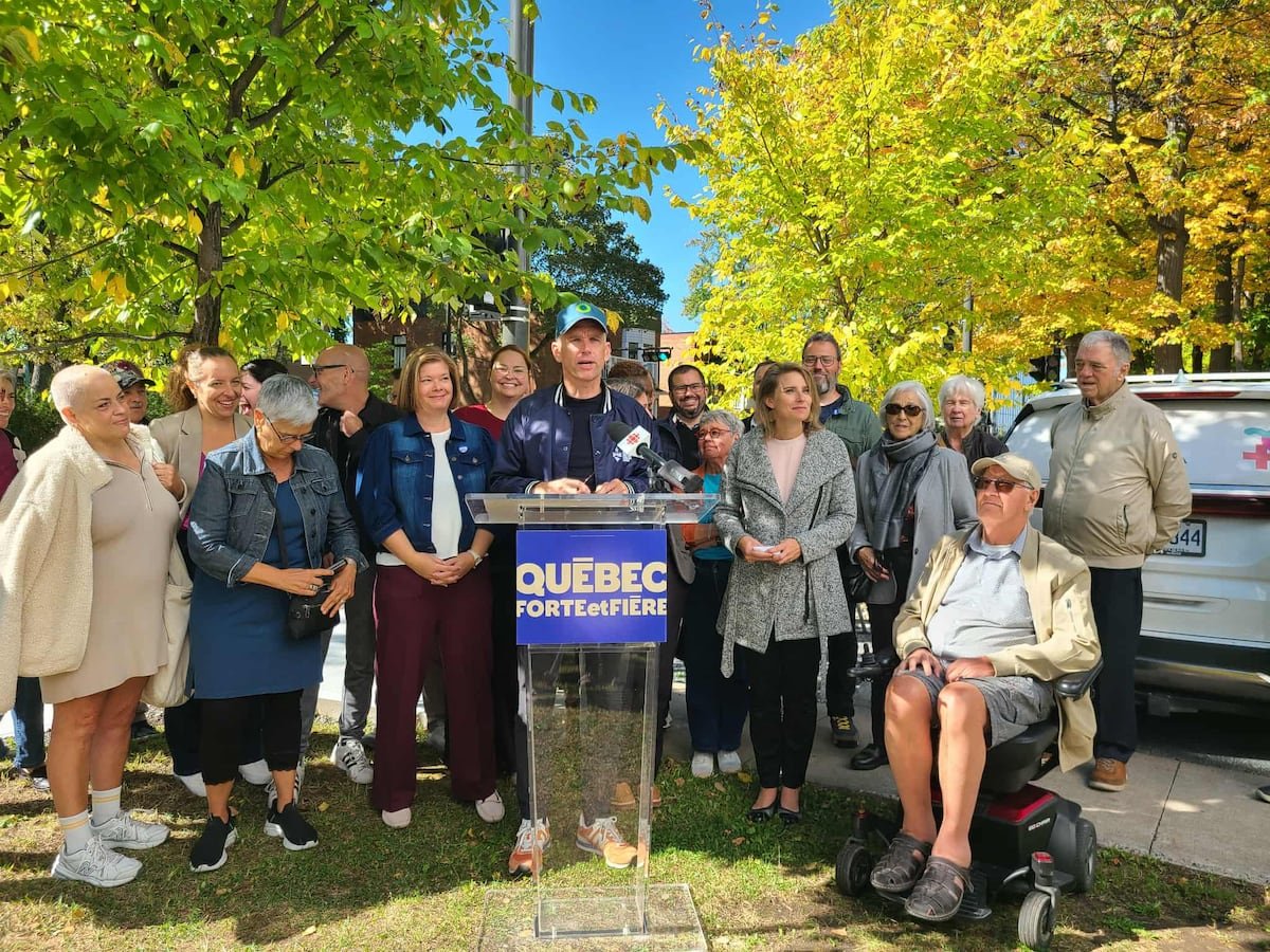 Bruno Marchand et ses candidats étaient dans le quartier Saint-Sacrement, où une très forte proportion d'aînés habite.
