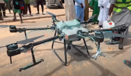 des drones géants pour éradiquer les moustiques dans les zones inondées