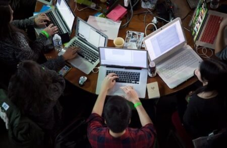 L’IA met en péril les emplois d’entrée pour les jeunes