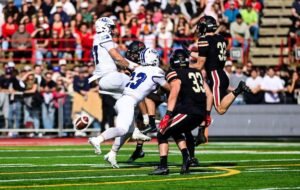 Laval remporte un duel défensif devant une foule record
