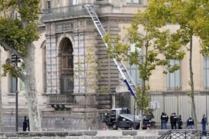Des bijoux volés en quatre minutes au musée du Louvre