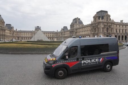 Cambriolage: le musée du Louvre restera fermé lundi