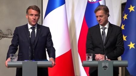 Macron juge que « la situation demeure très fragile » et appelle à une réponse humanitaire