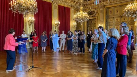 Paris lance sa nouvelle stratégie pour en faire un « moteur de paix et de justice »