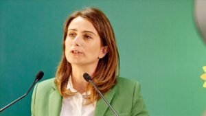 Marine Tondelier se déclare candidate et promet d’être « un bouclier pour les Français »