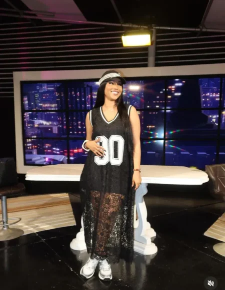 Racky Aïdara séduit ses abonnés avec un style « black and white » audacieux (Photos)