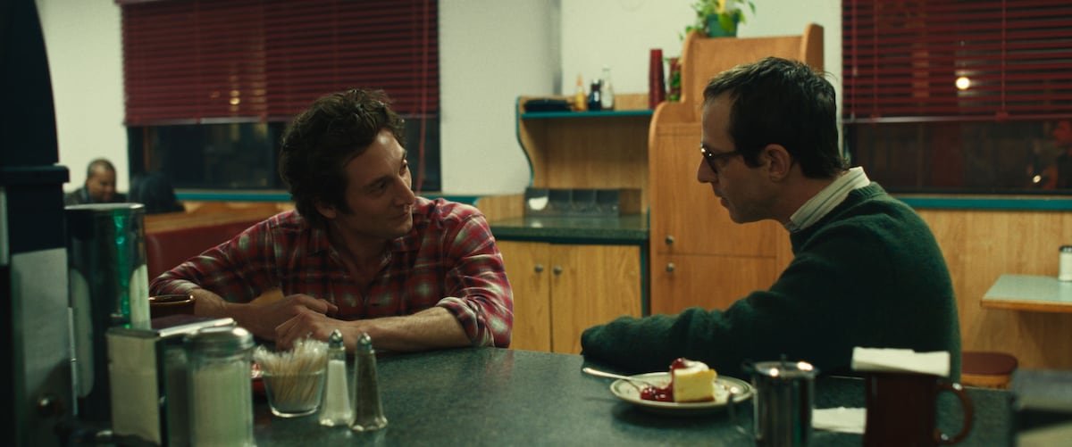 Springsteen avec Jon Landau (Jeremy Strong), son gérant, confident et allié indéfectible.