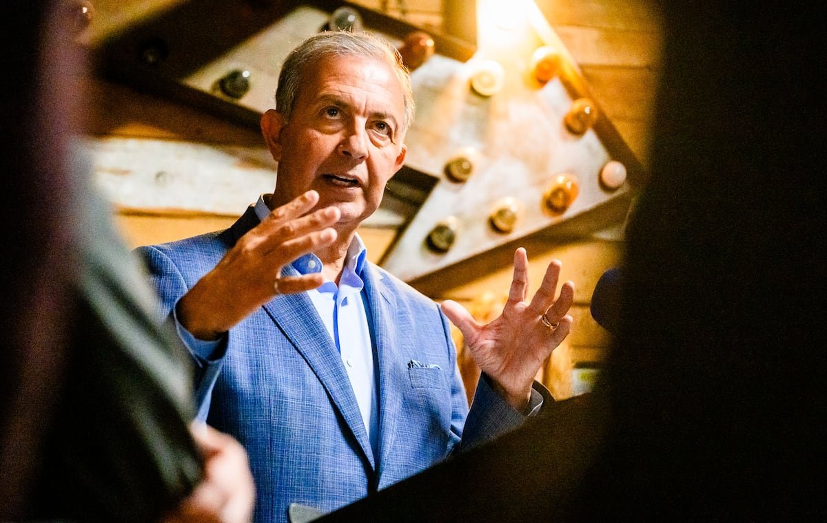 Sam Hamad n'est pas convaincu de l'impact sur la santé des foyers résidentiels. Pourtant, la santé publique leur attribue environ 140 décès prématurés chaque année dans la Capitale-Nationale.