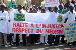 Santé : And Gueusseum relance la pression avec un préavis de grève de six mois